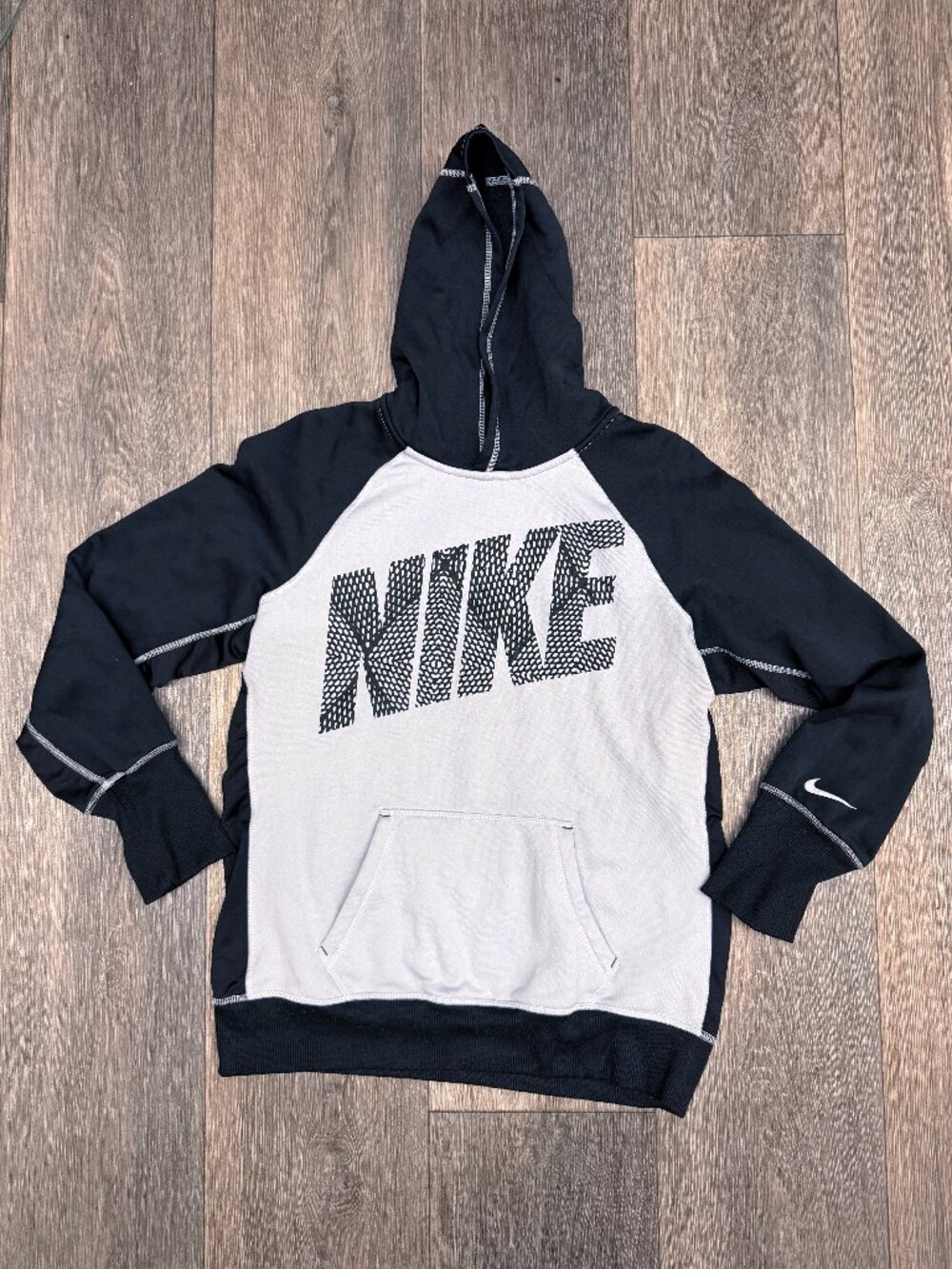 Nike Therma-FIT Raglan Fleece Hoodie Mens L Gray Black Contrast Stitch Spellout